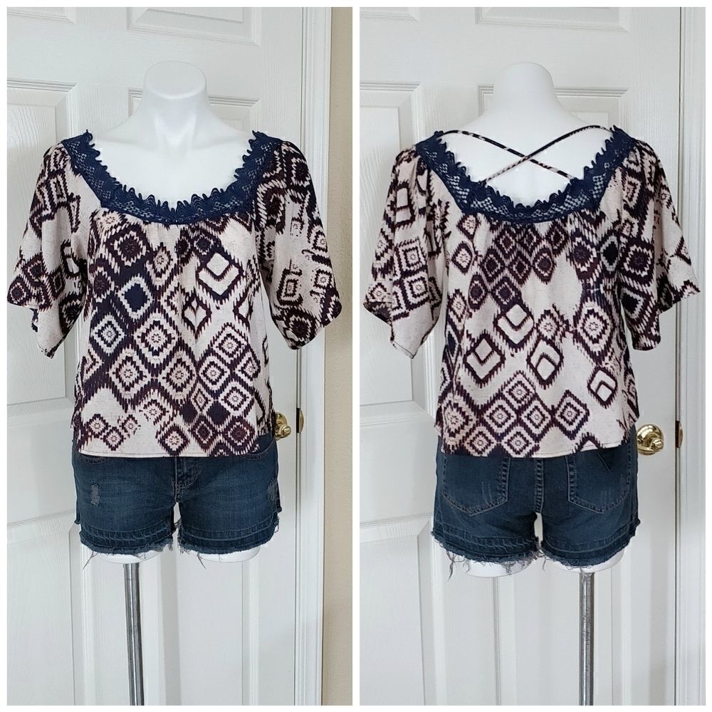 Paper Crane Aztec print lace collar crop top